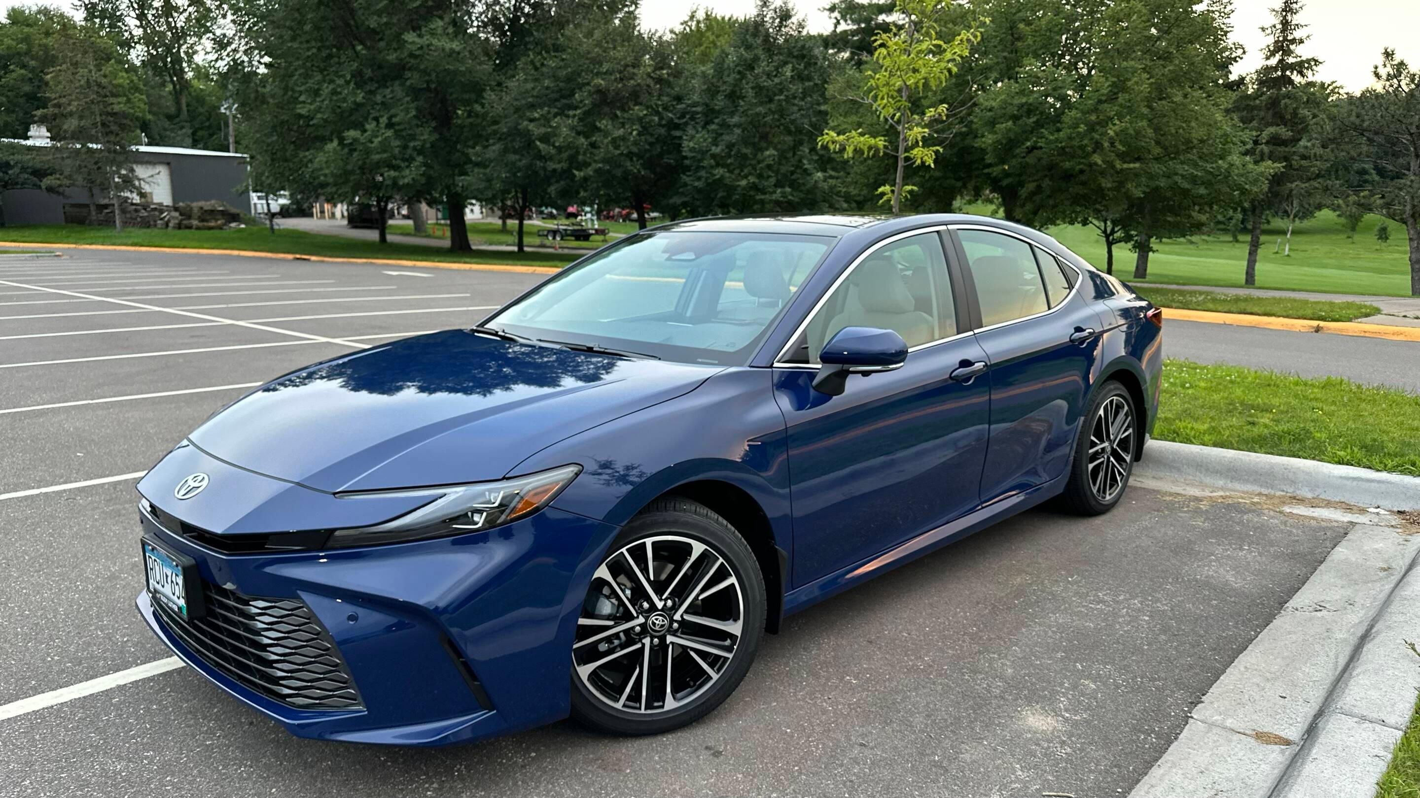 Toyota Camry Hybrid 2025 in Saint Paul, MN