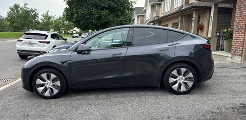 Tesla Model Y 2024