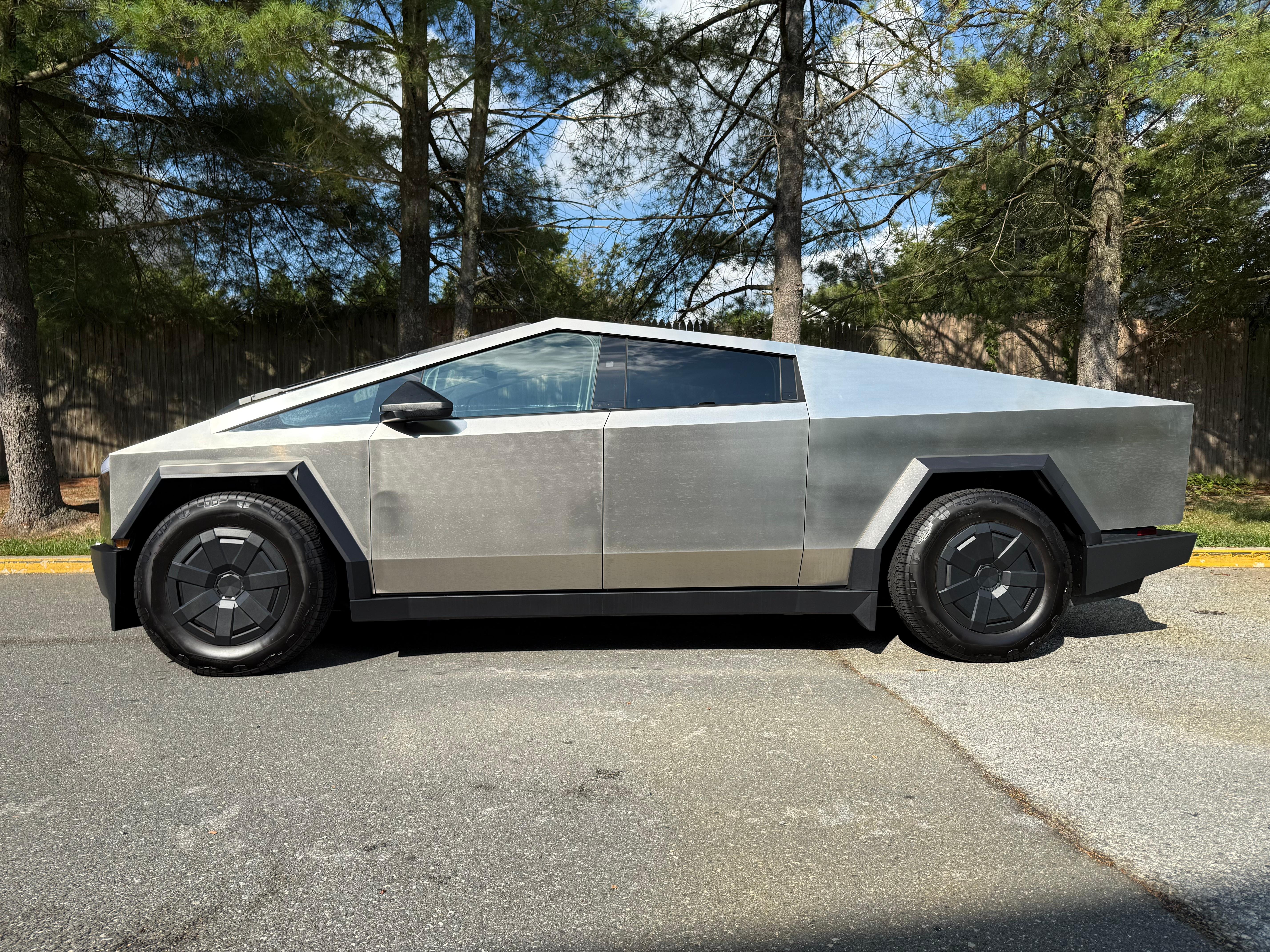 Tesla Cybertruck 2025 in Newark, DE