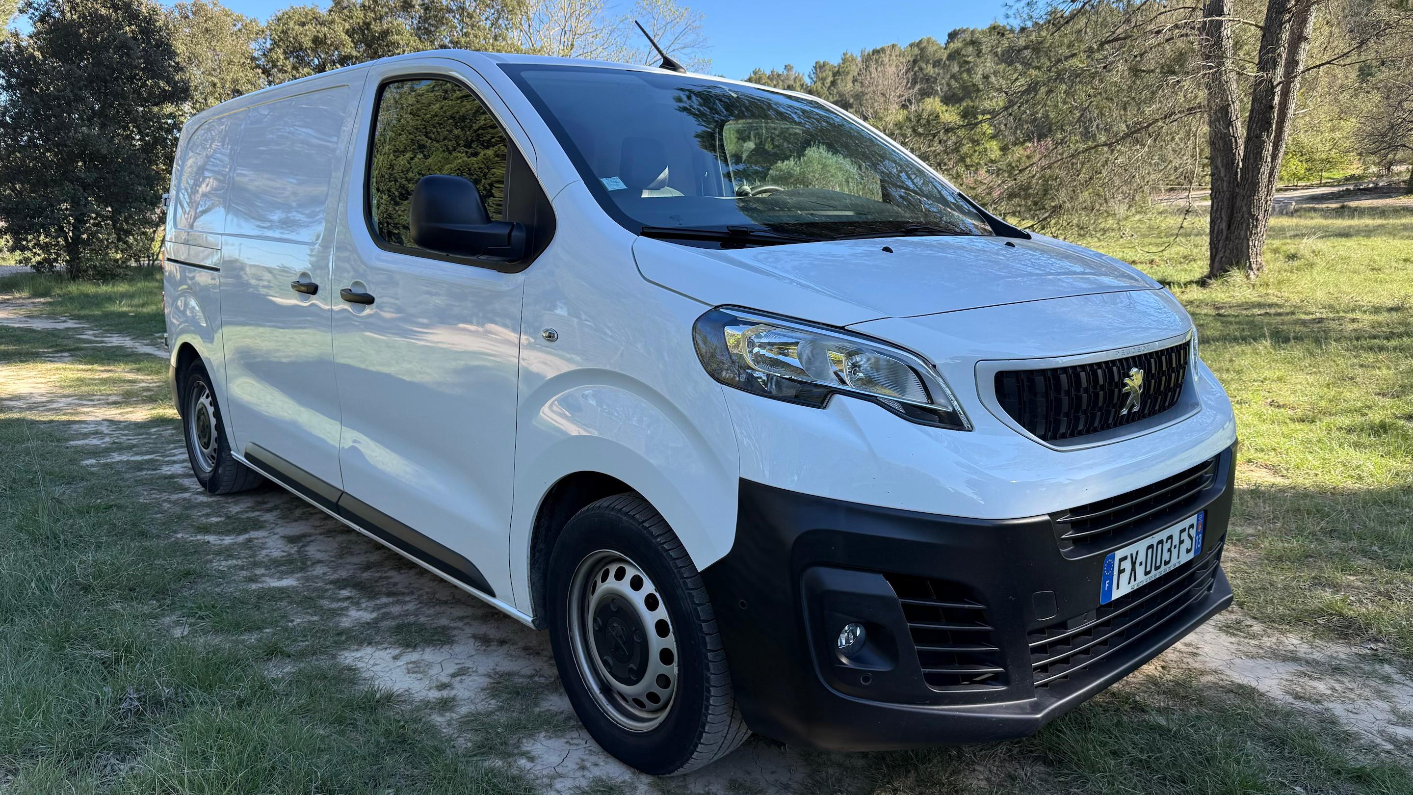 Peugeot EXPERT 2021 à Éguilles