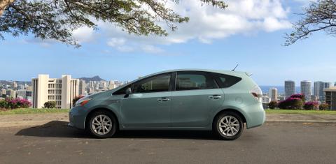 Toyota Prius v 2014