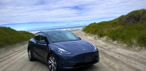Tesla Model Y 2024