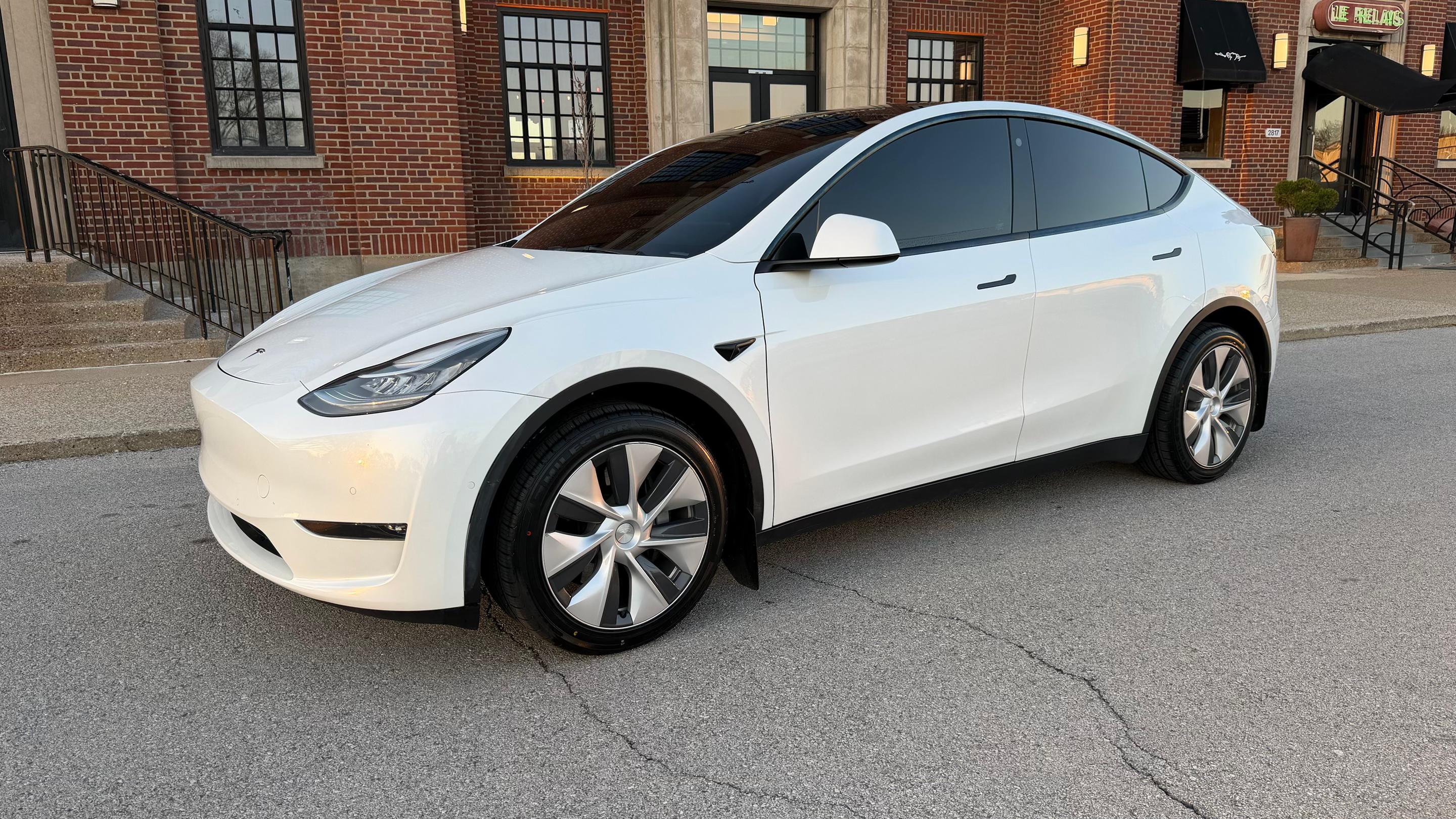 Tesla Model Y 2021 in Louisville, KY