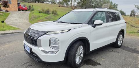 Mitsubishi OUTLANDER 2024