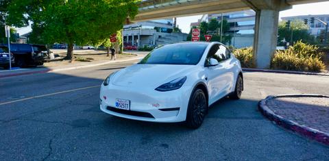 Tesla Model Y 2024