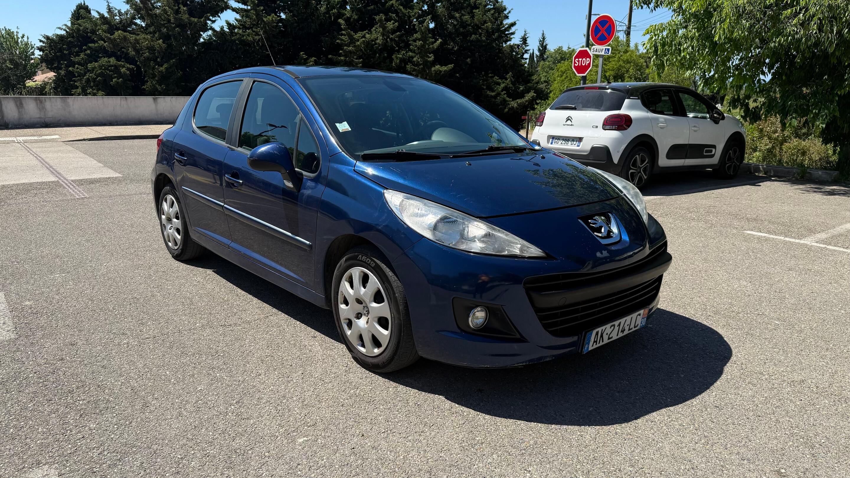 Peugeot 207 2010 à Beauvoisin