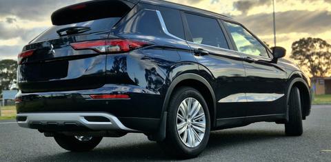 Mitsubishi OUTLANDER 2024