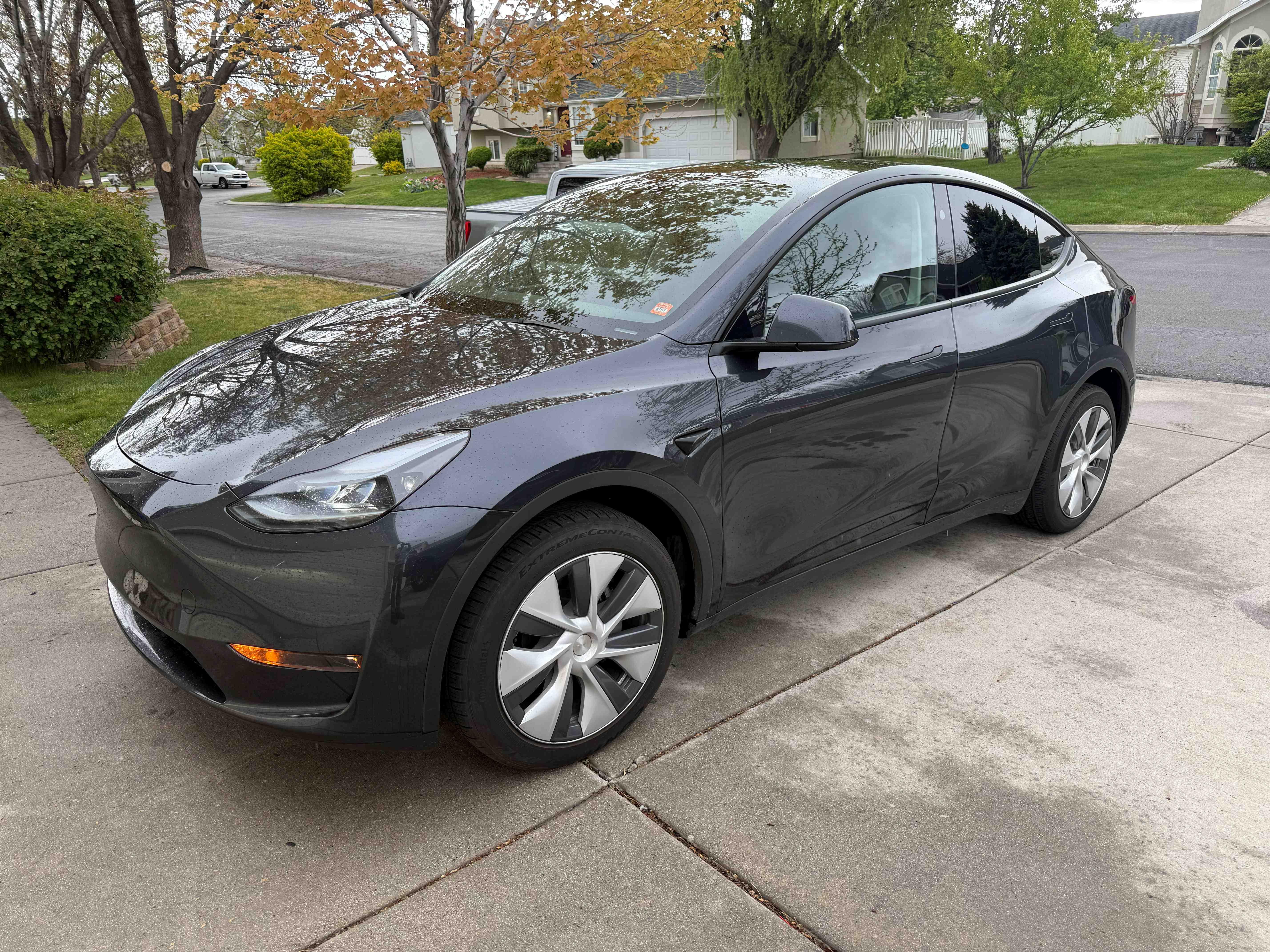 Tesla Model Y 2024 in Saratoga Springs, UT
