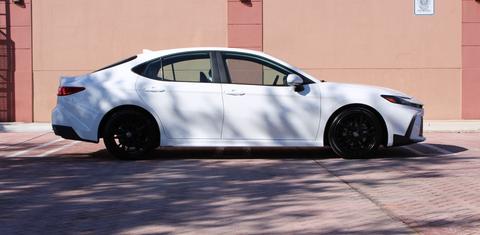 Toyota Camry Hybrid 2026