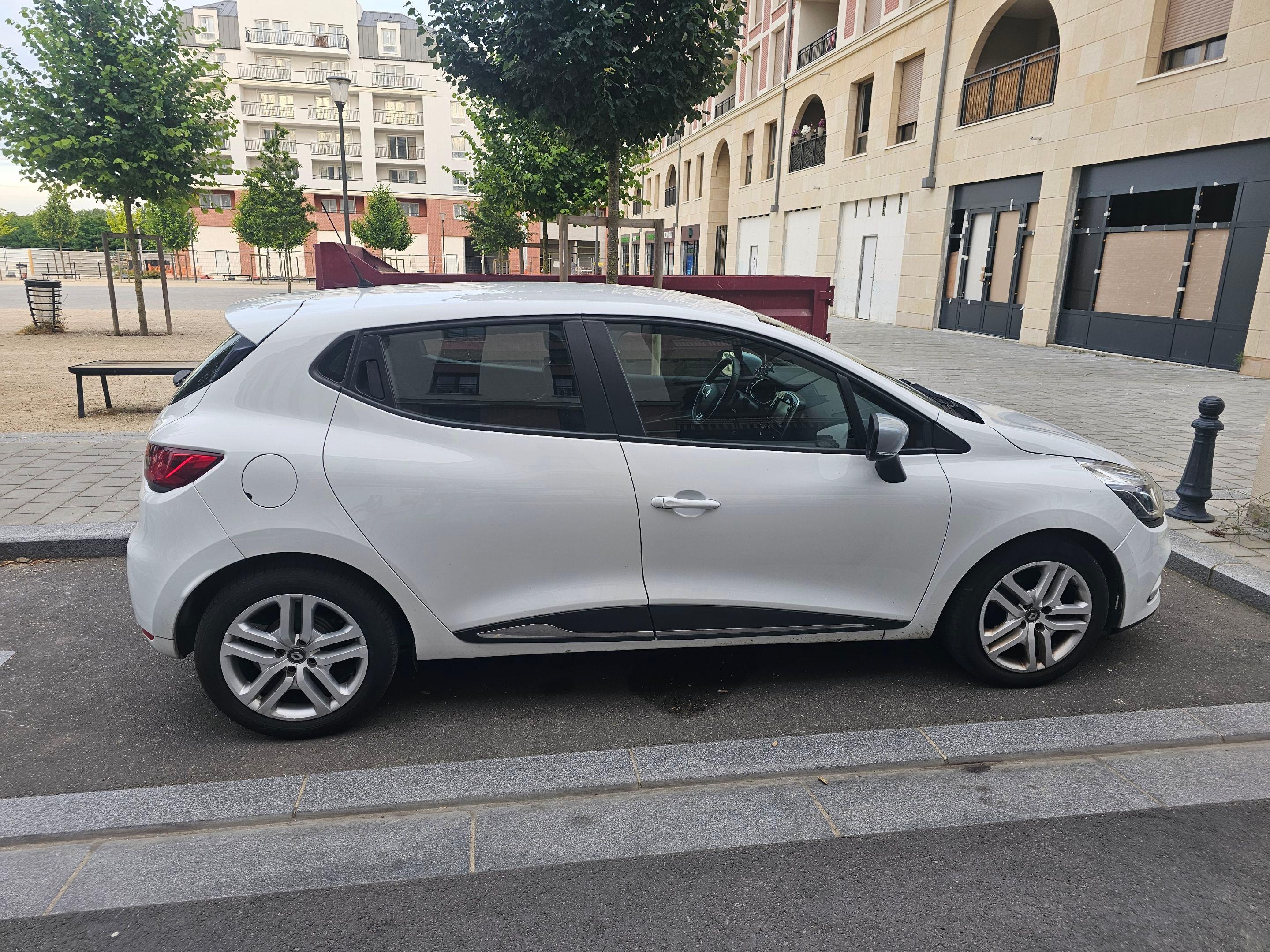Renault CLIO IV BUSINESS 2018 à Sartrouville
