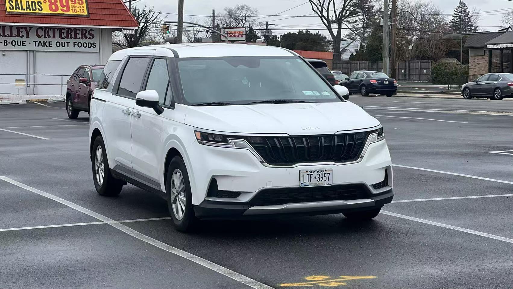 Kia Carnival 2023 in Valley Stream, NY