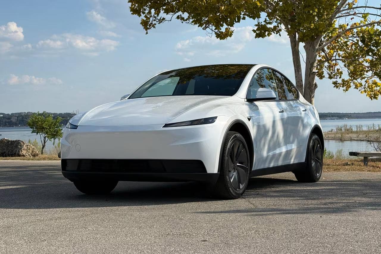 Tesla Model Y 2026 in Miami, FL