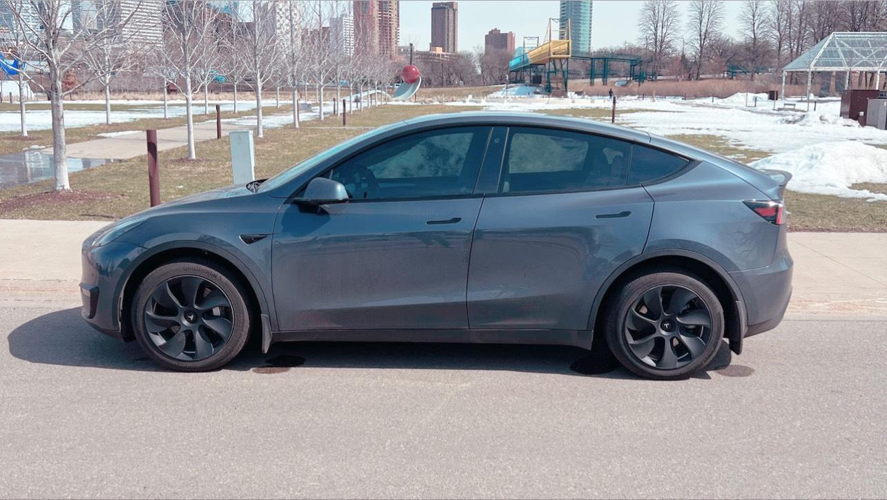 Tesla Model Y 2023 in Minneapolis, MN