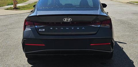 Hyundai Elantra 2025