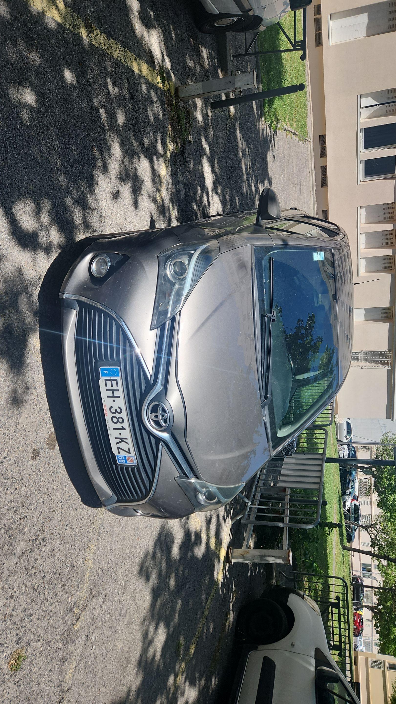 Toyota YARIS 2016 à Marignane