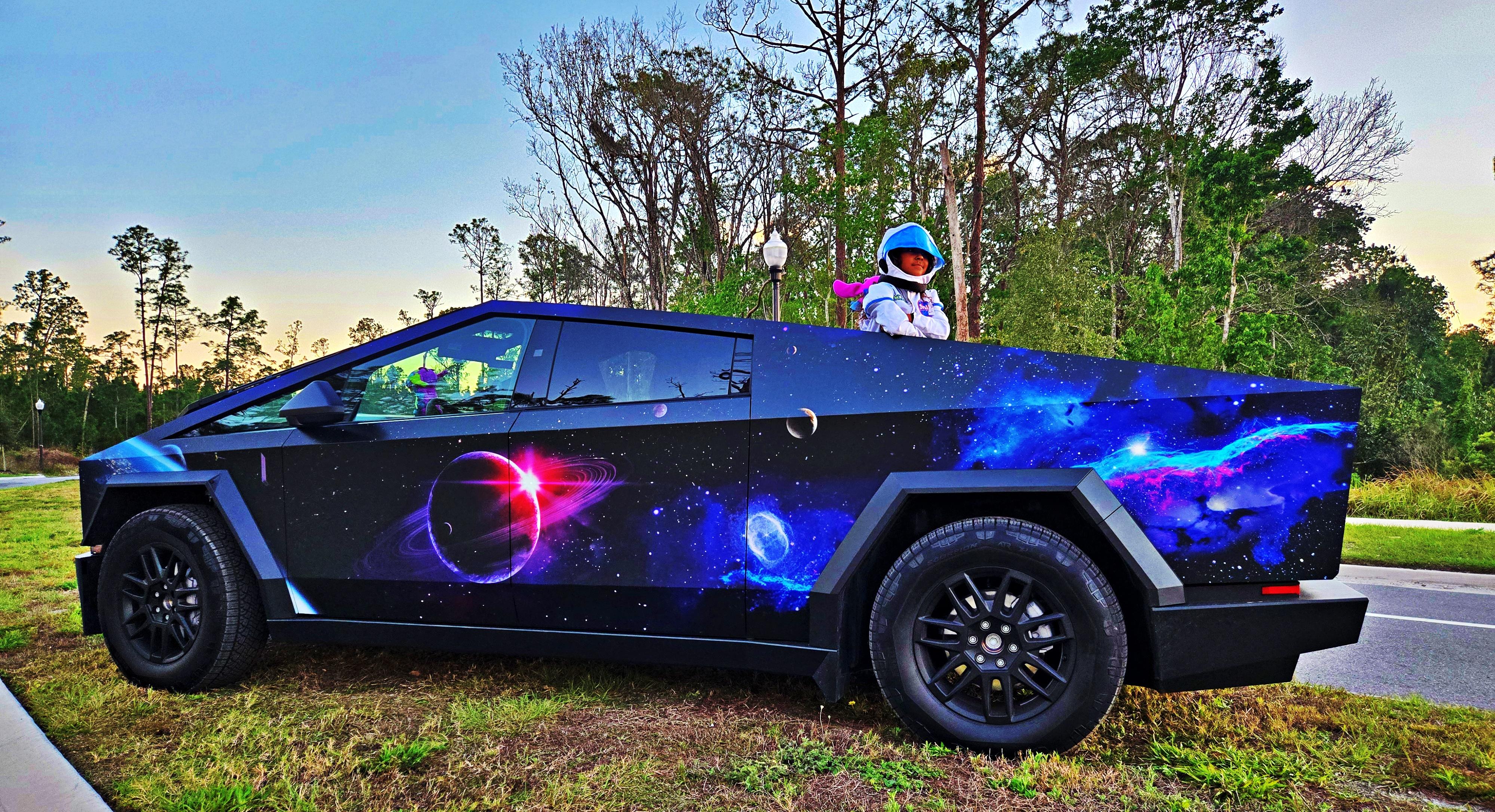 Tesla Cybertruck 2024 in Orlando, FL