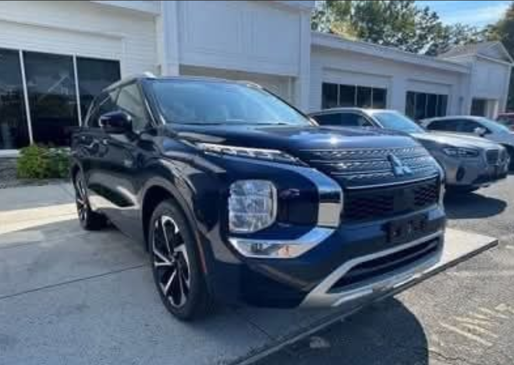 Mitsubishi Outlander Plug-In Hybrid 2025 in 