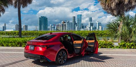 Lexus IS 2025