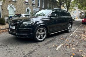 Audi Q7 car