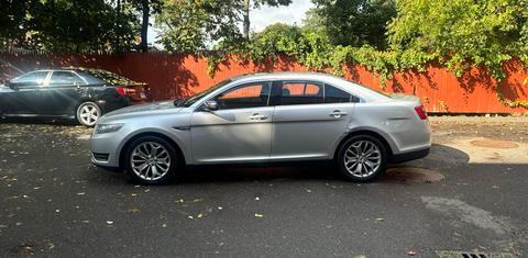Ford Taurus 2016