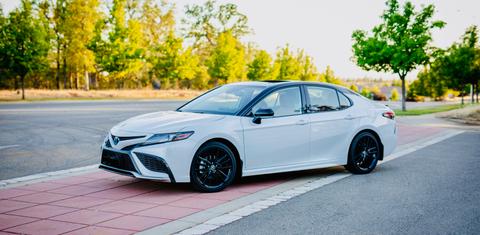 Toyota Camry Hybrid 2022