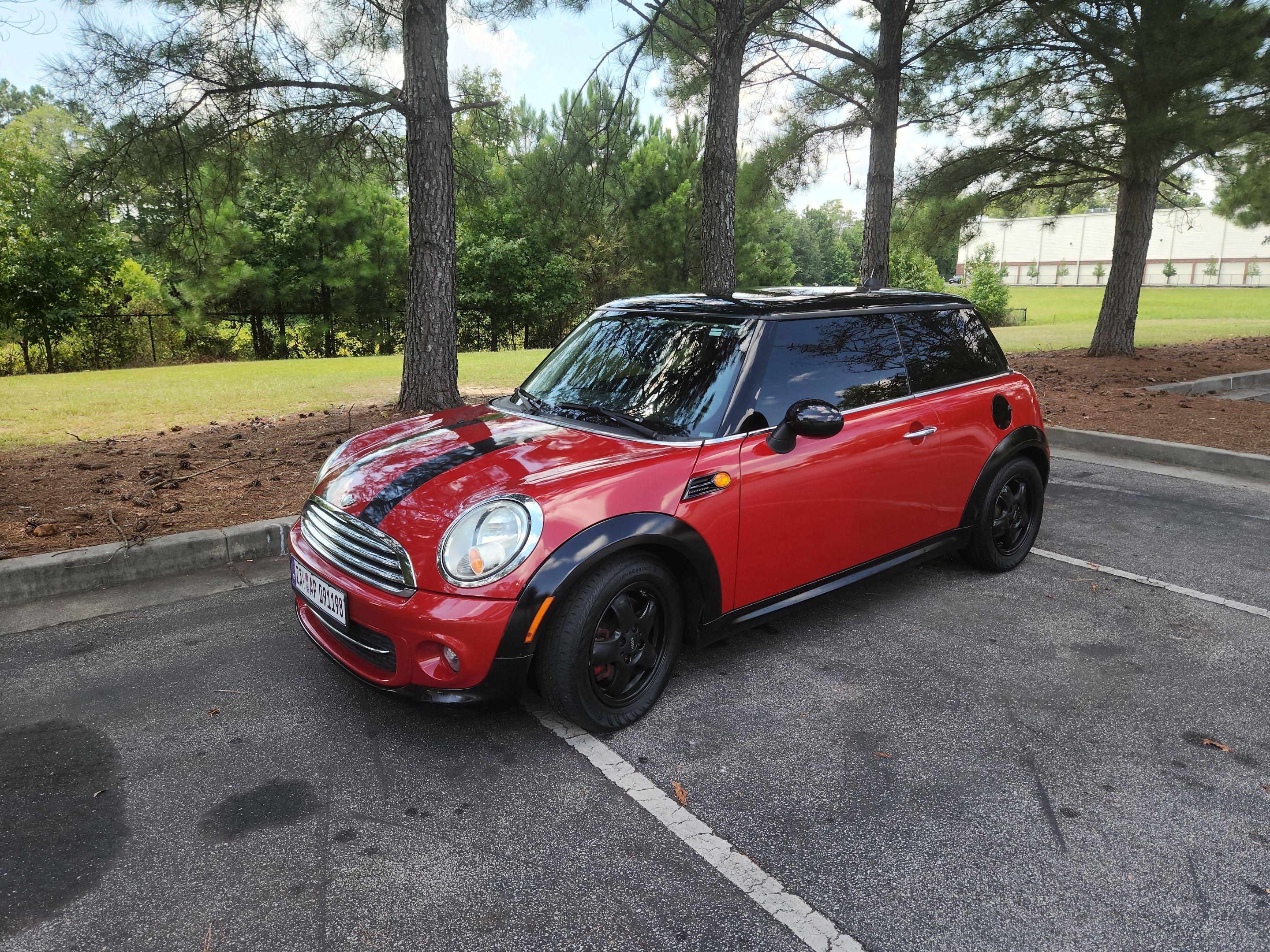 MINI Hardtop 2 Door 2011 in Fairburn, GA