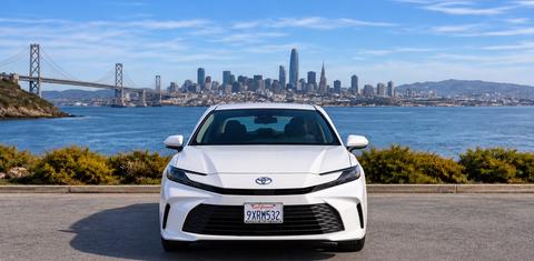 Toyota Camry Hybrid 2026