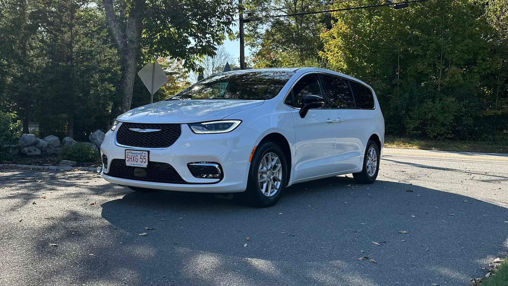 Chrysler Pacifica 2025 in Foxborough, MA