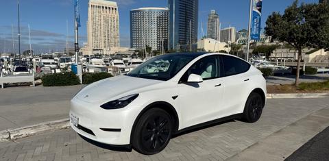 Tesla Model Y 2024