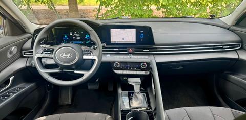 Hyundai Elantra 2025