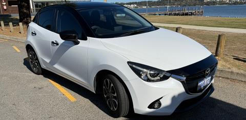 Mazda MAZDA2 2015