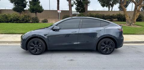 Tesla Model Y 2025