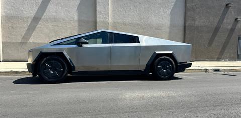 Tesla Cybertruck 2025