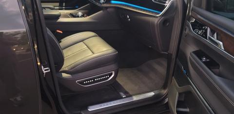 Jeep Grand Wagoneer 2023