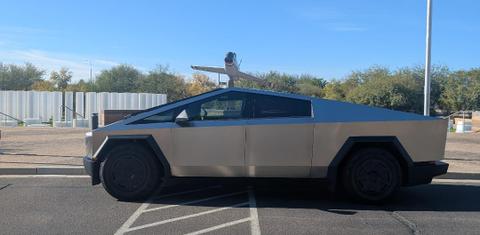 Tesla Cybertruck 2025