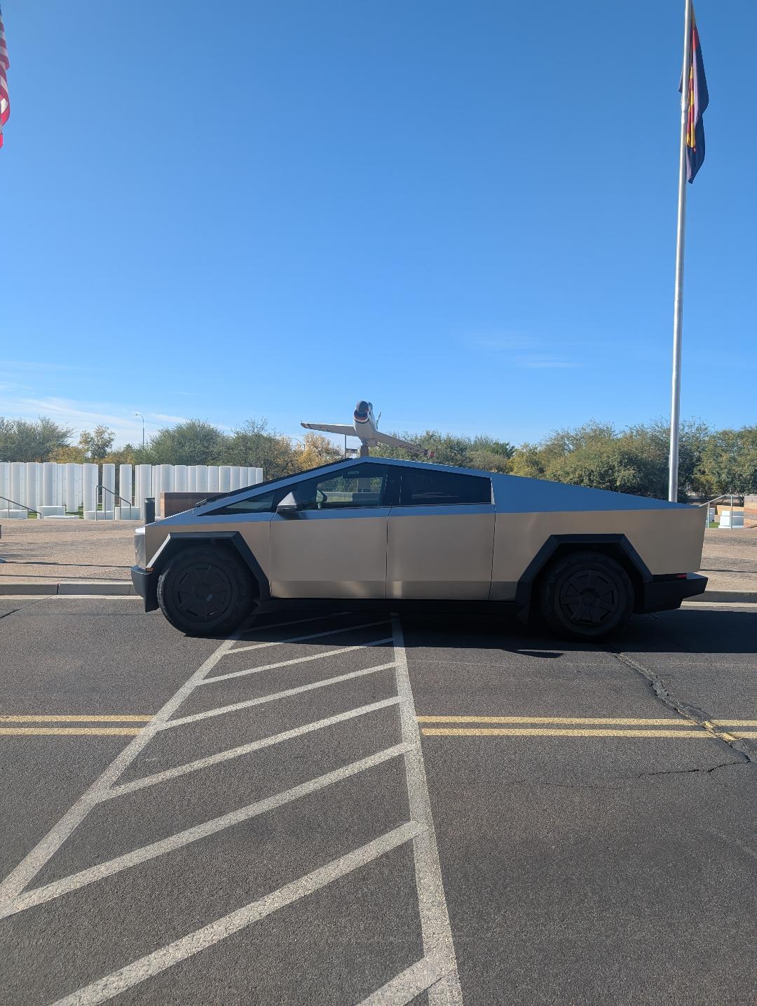 Tesla Cybertruck 2025 in Chandler, AZ