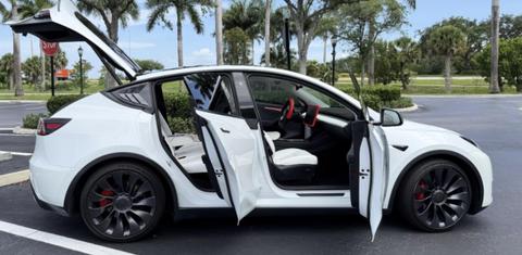 Tesla Model Y 2024