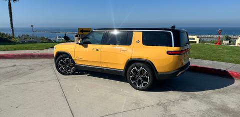 Rivian R1S 2023