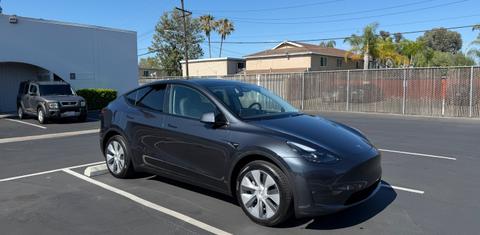 Tesla Model Y 2024
