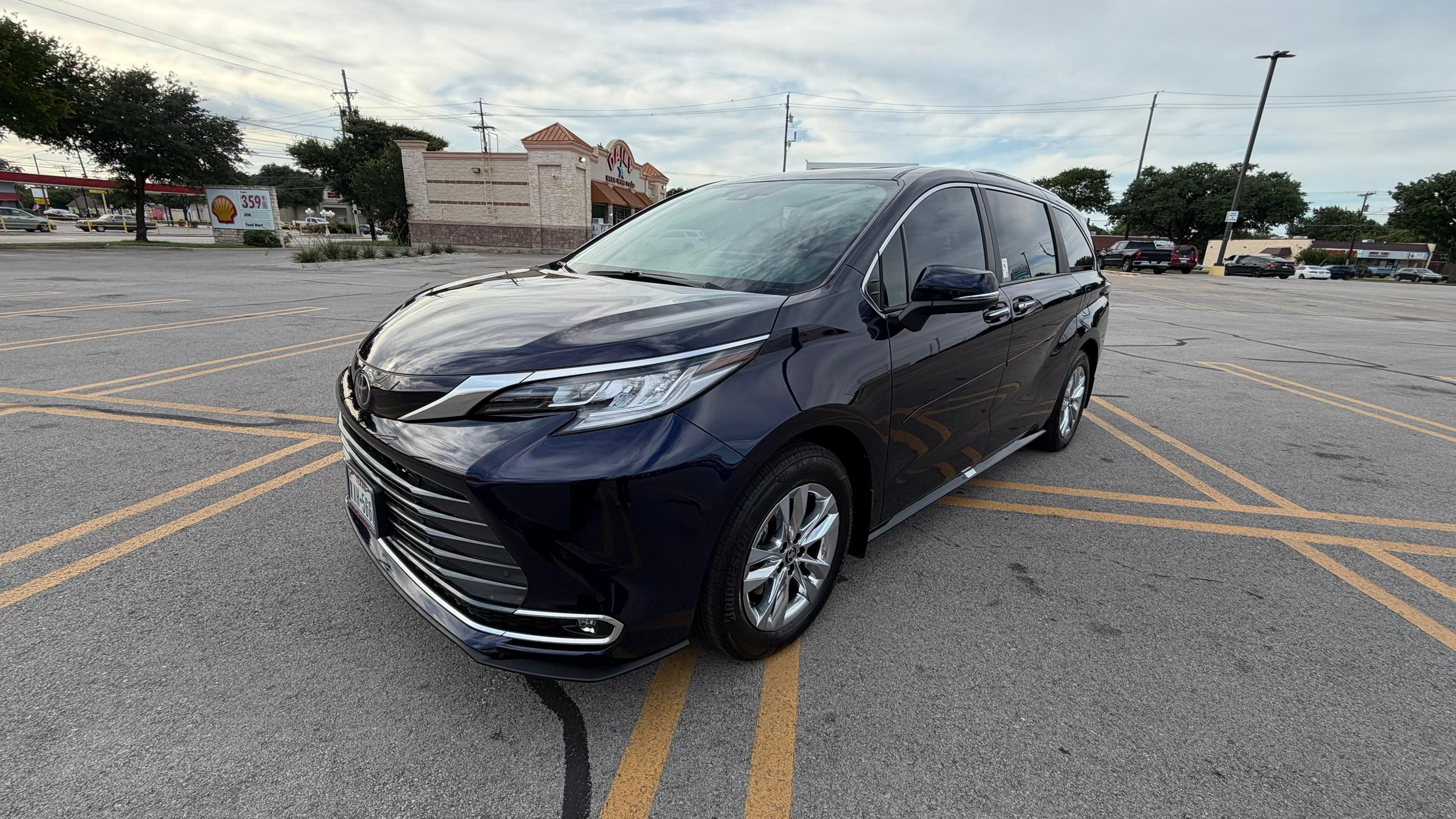 Toyota Sienna 2026 in Irving, TX