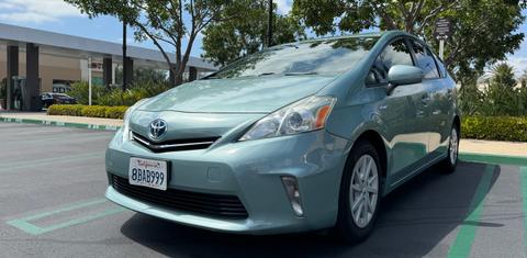Toyota Prius v 2013