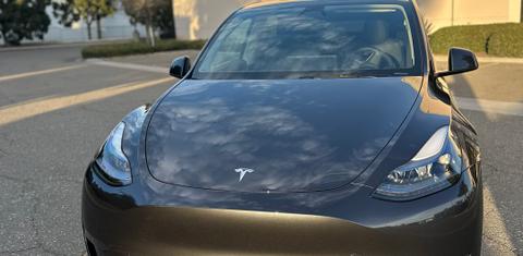 Tesla Model Y 2025