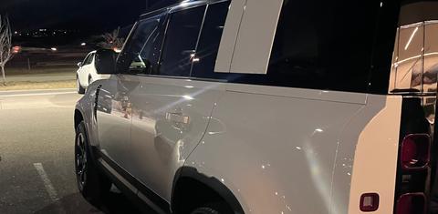 Land Rover Defender 2025