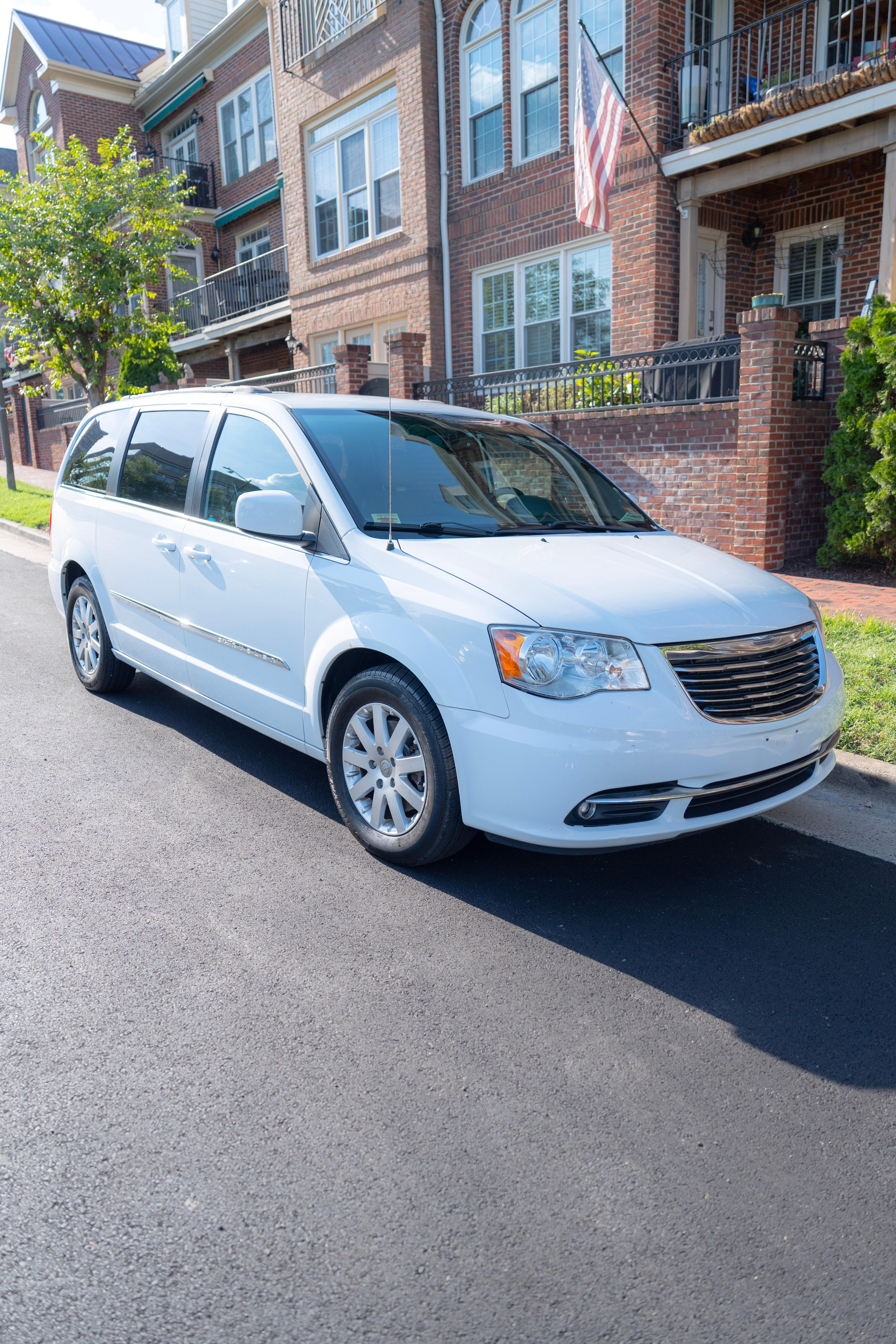 Chrysler Town & Country 2015 in Washington, DC