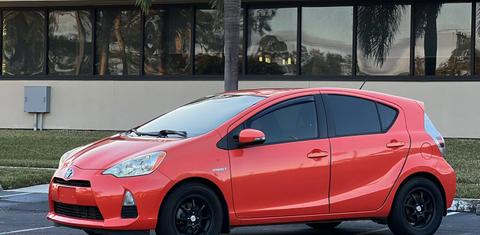 Toyota Prius c 2014