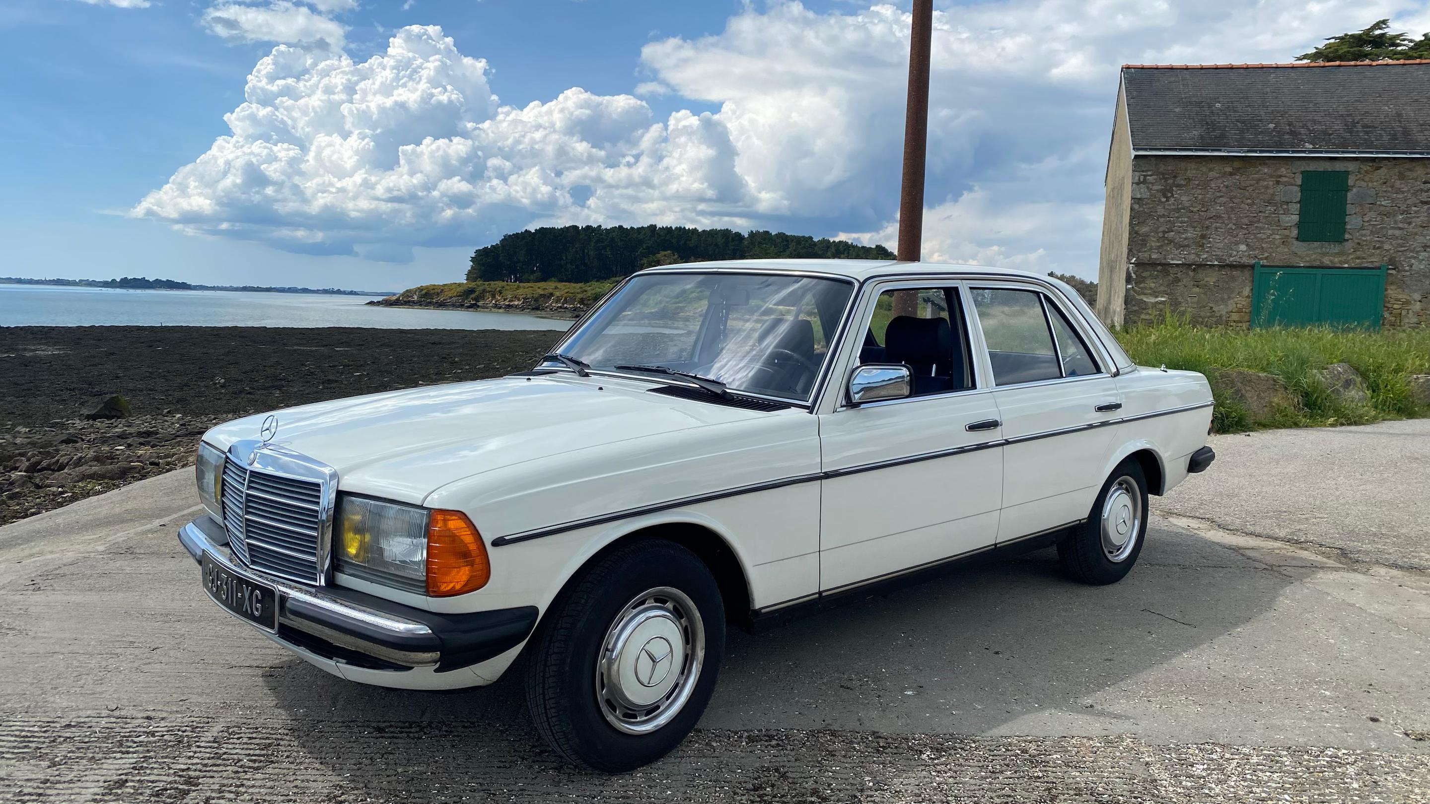 Mercedes-Benz Mercedes 200 type 123 1981 à Vannes