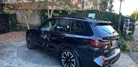 BMW iX3 2025