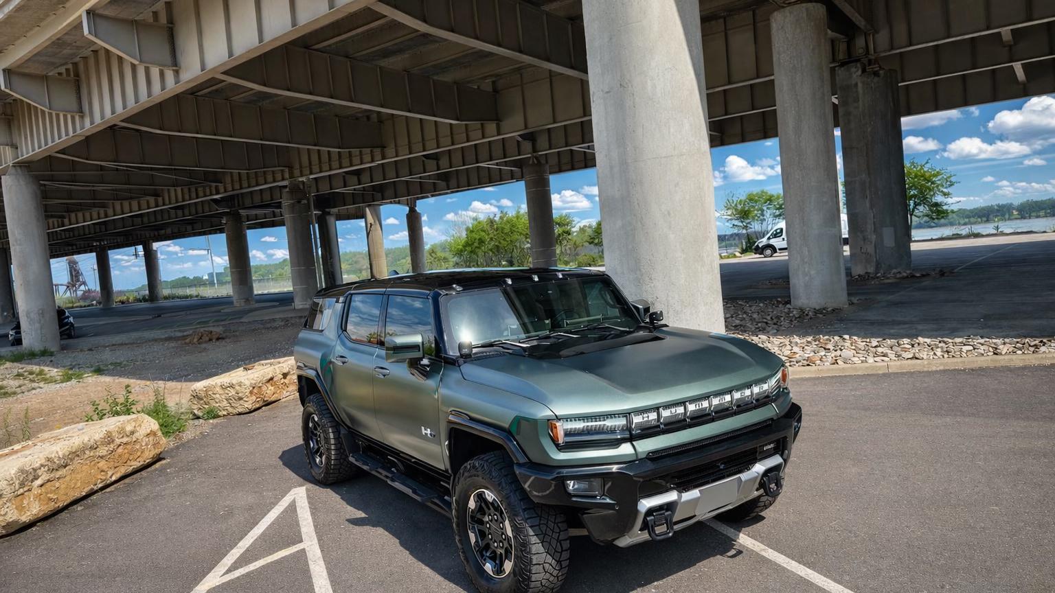 GMC HUMMER EV SUV 2024 in Louisville, KY
