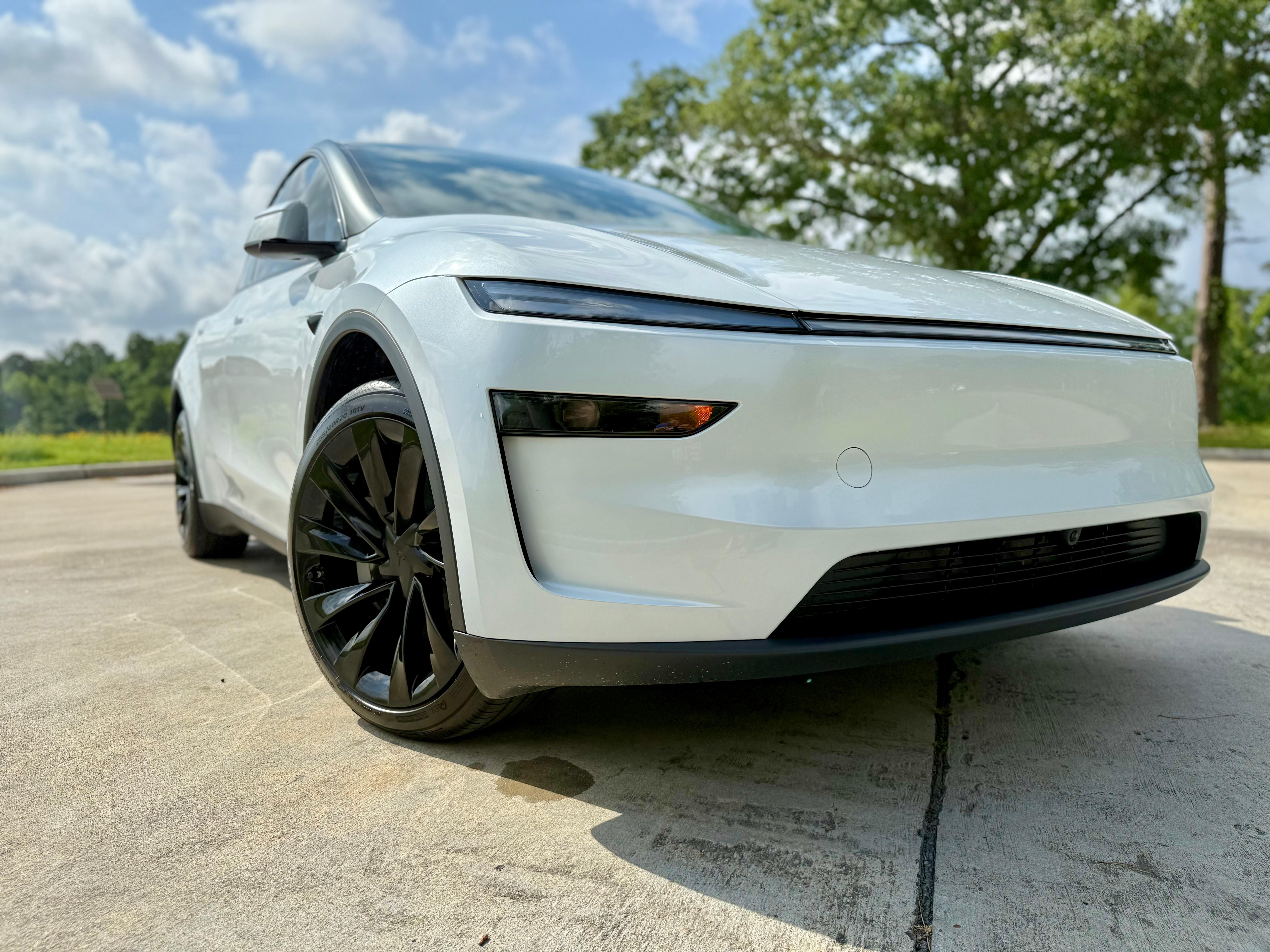 Tesla Model Y 2026 in Friendswood, TX