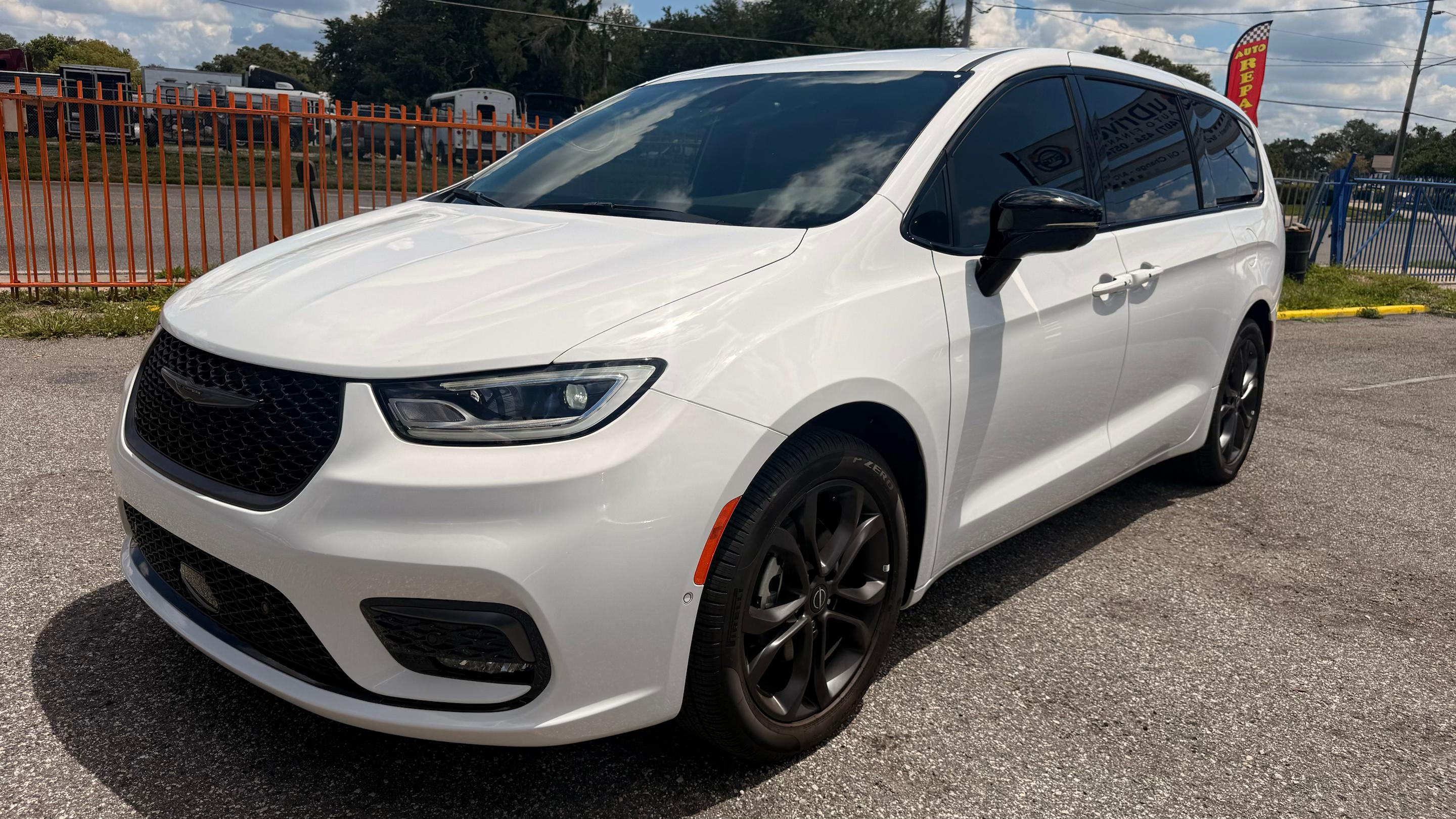 Chrysler Pacifica 2026 in Orlando, FL